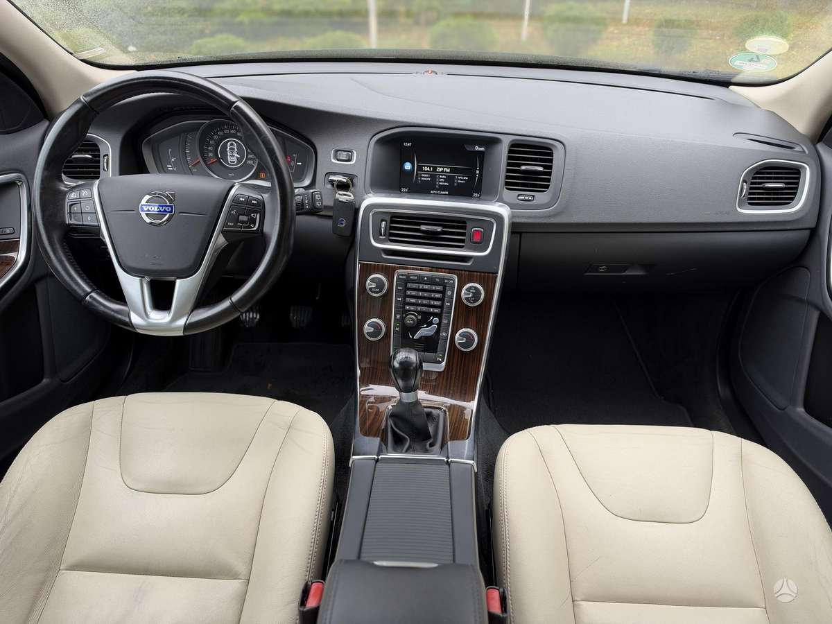 Volvo V60 2014 — photo 13