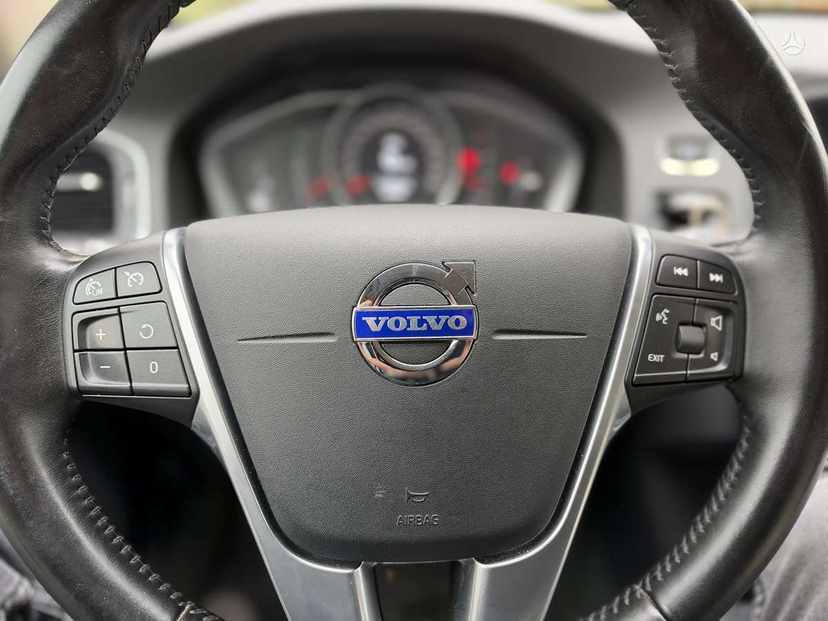 Volvo V60 2014 — photo 14