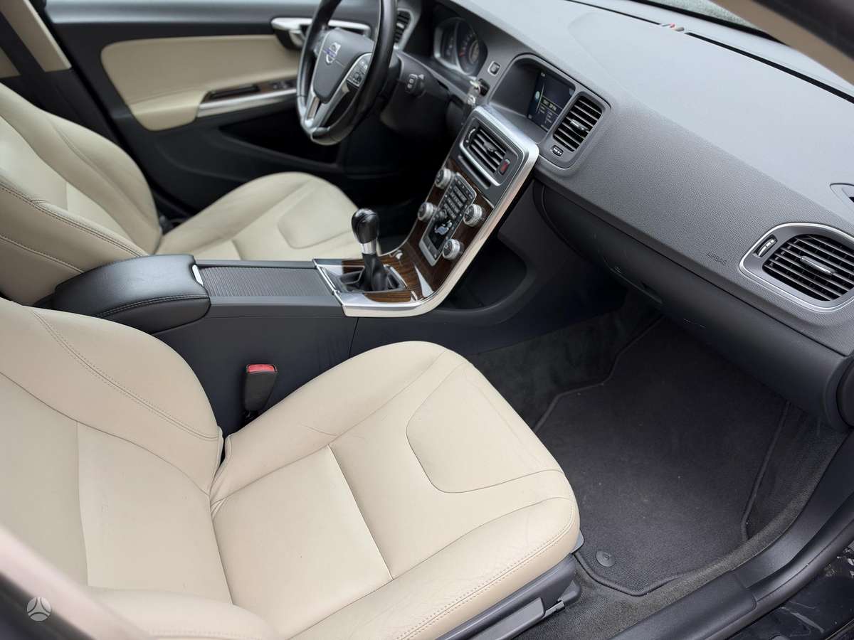 Volvo V60 2014 — photo 17