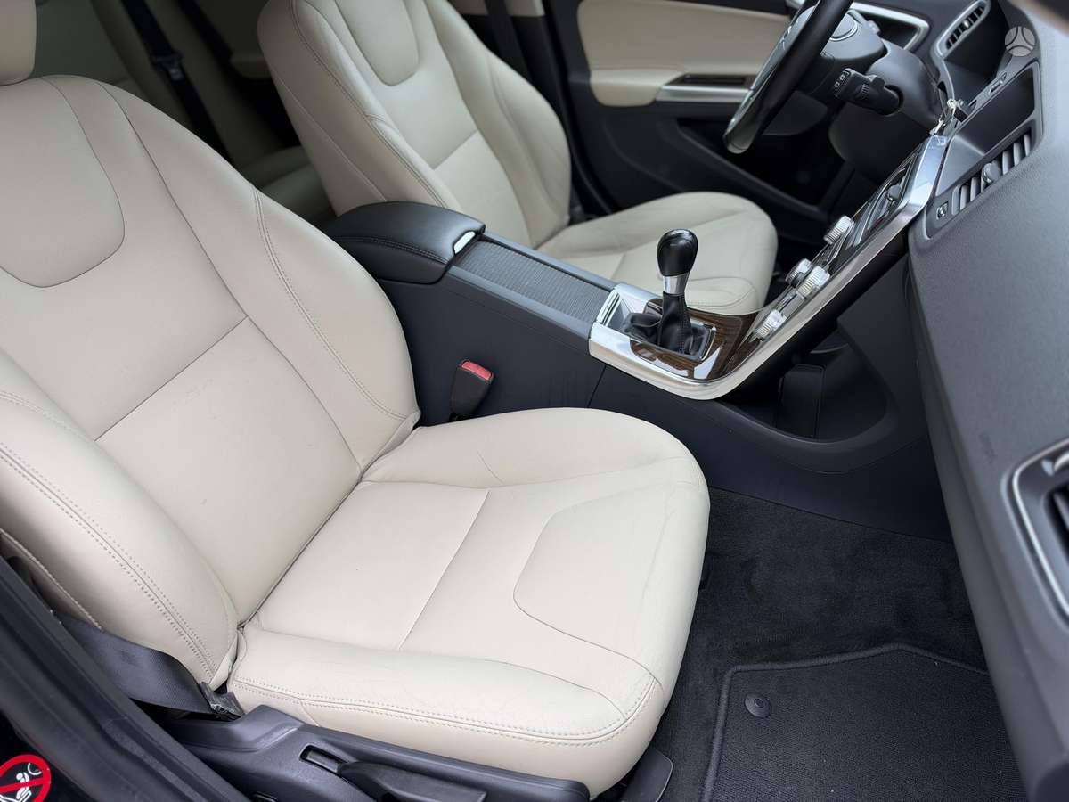 Volvo V60 2014 — photo 18