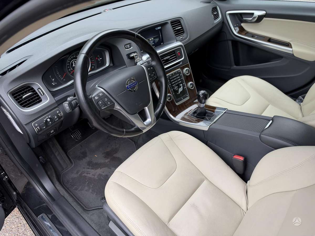 Volvo V60 2014 — photo 19