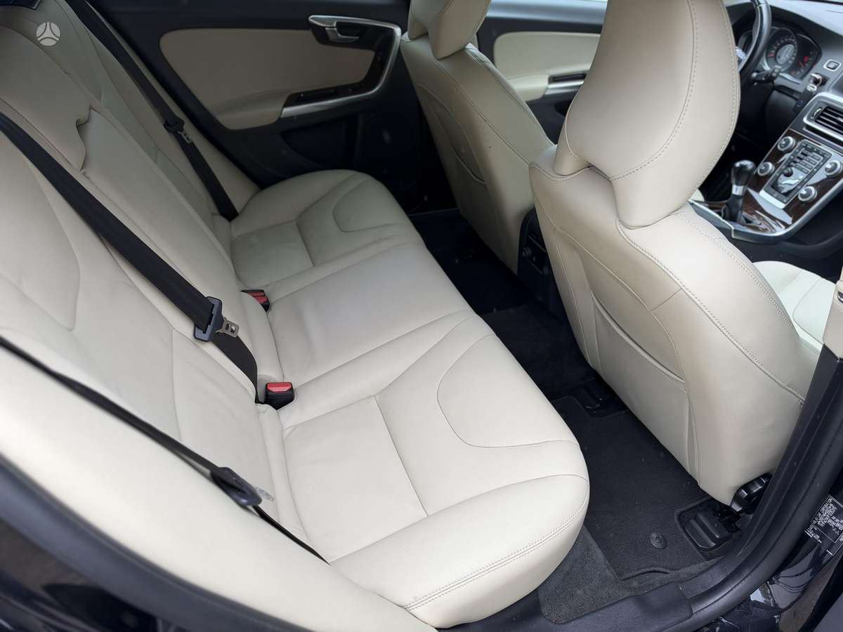 Volvo V60 2014 — photo 21