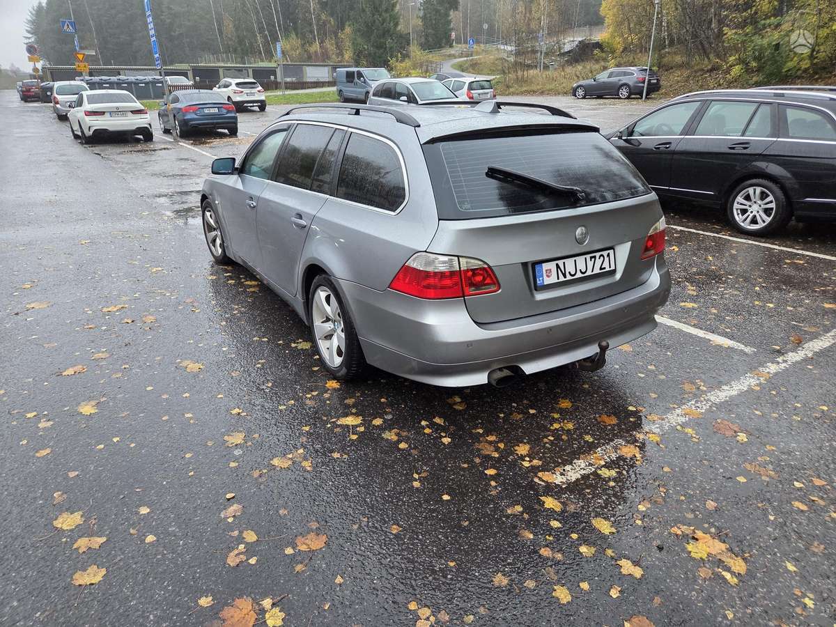 BMW 520 2006 — салон