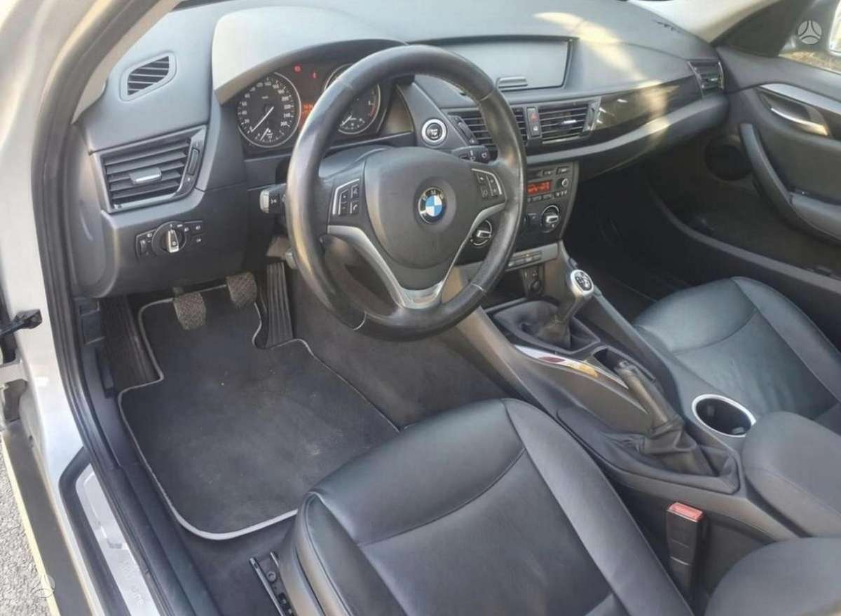 BMW X1 2013 — вигляд ззаду