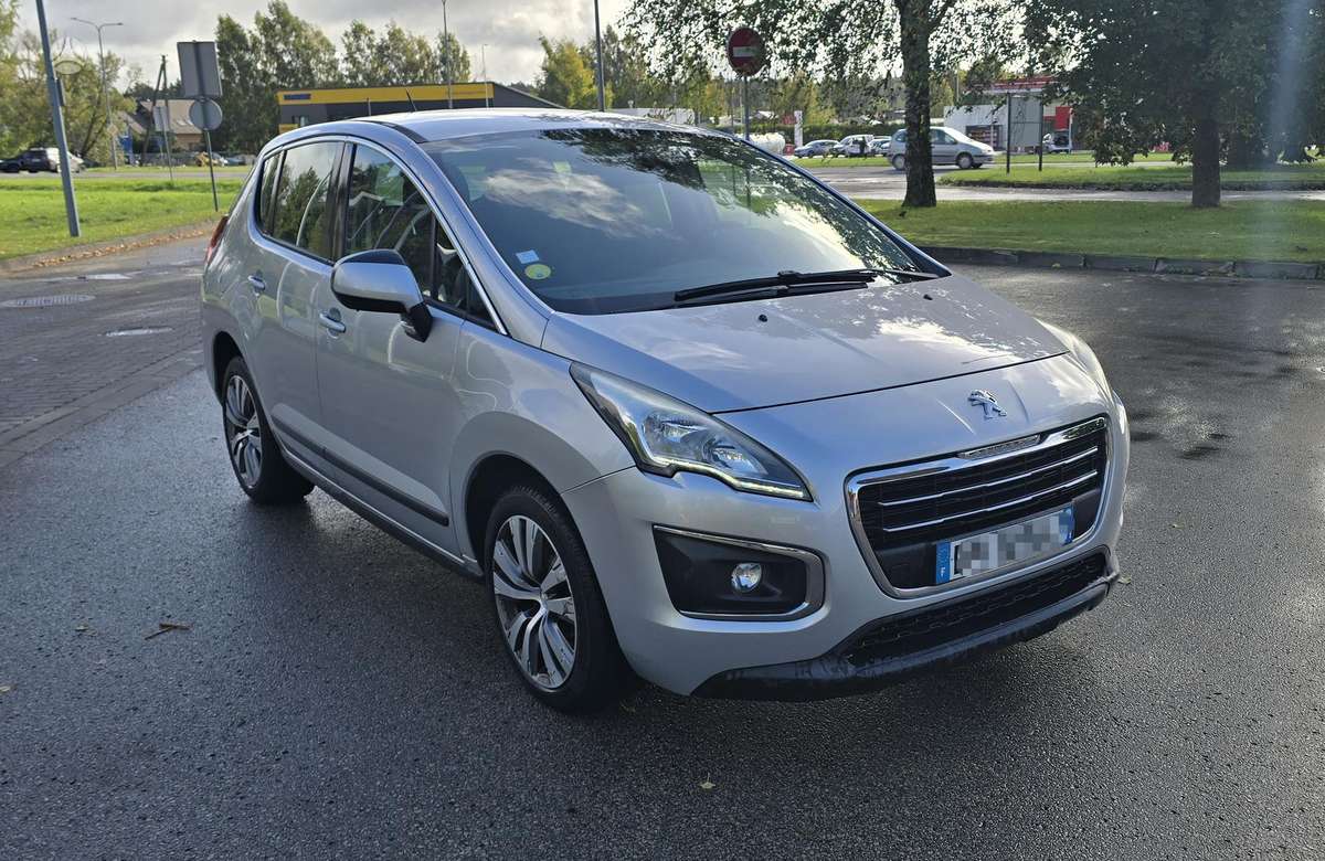 Peugeot 3008 2014 — interior