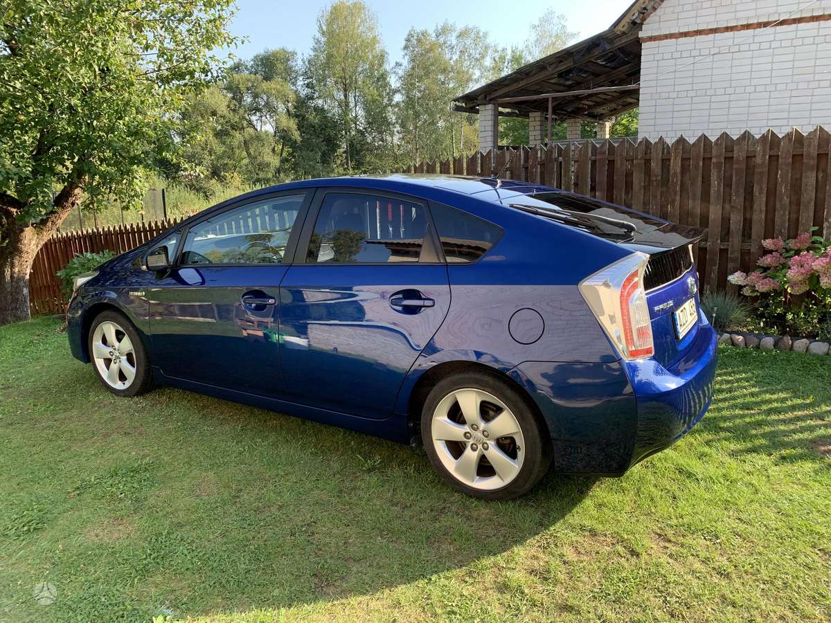 Toyota Prius 2010 — вигляд ззаду