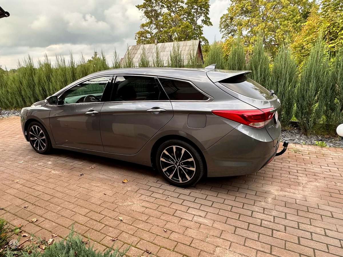 Hyundai i40 2015 — rear view
