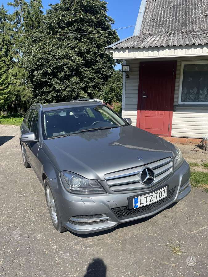 Mercedes-Benz C180 2013 — rear view