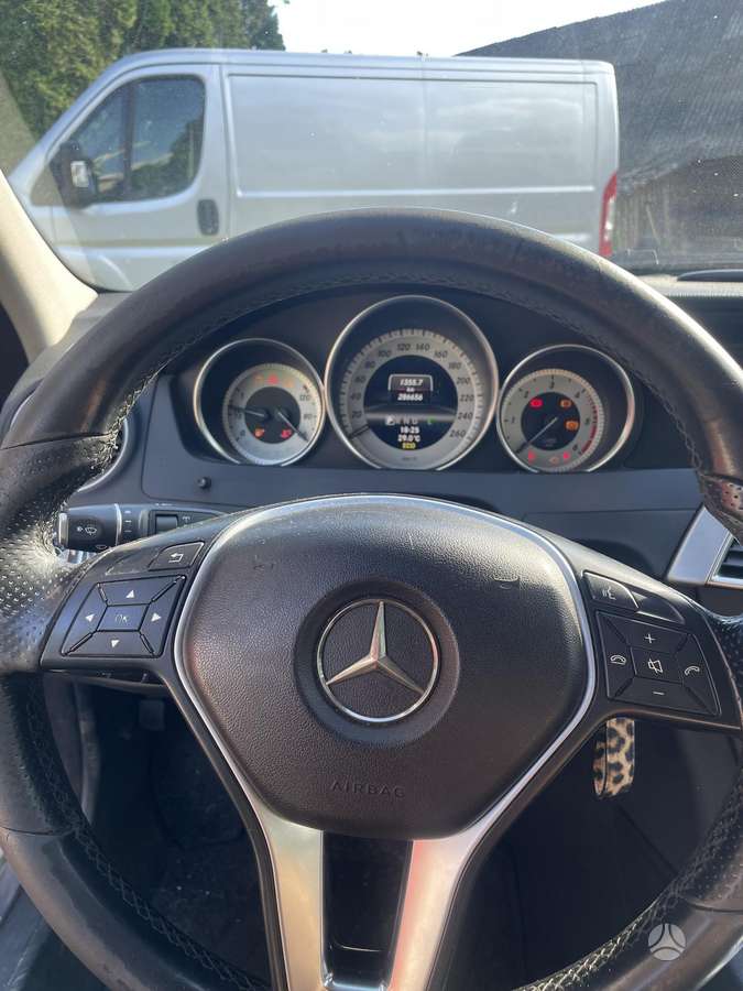 Mercedes-Benz C180 2013 — photo 6