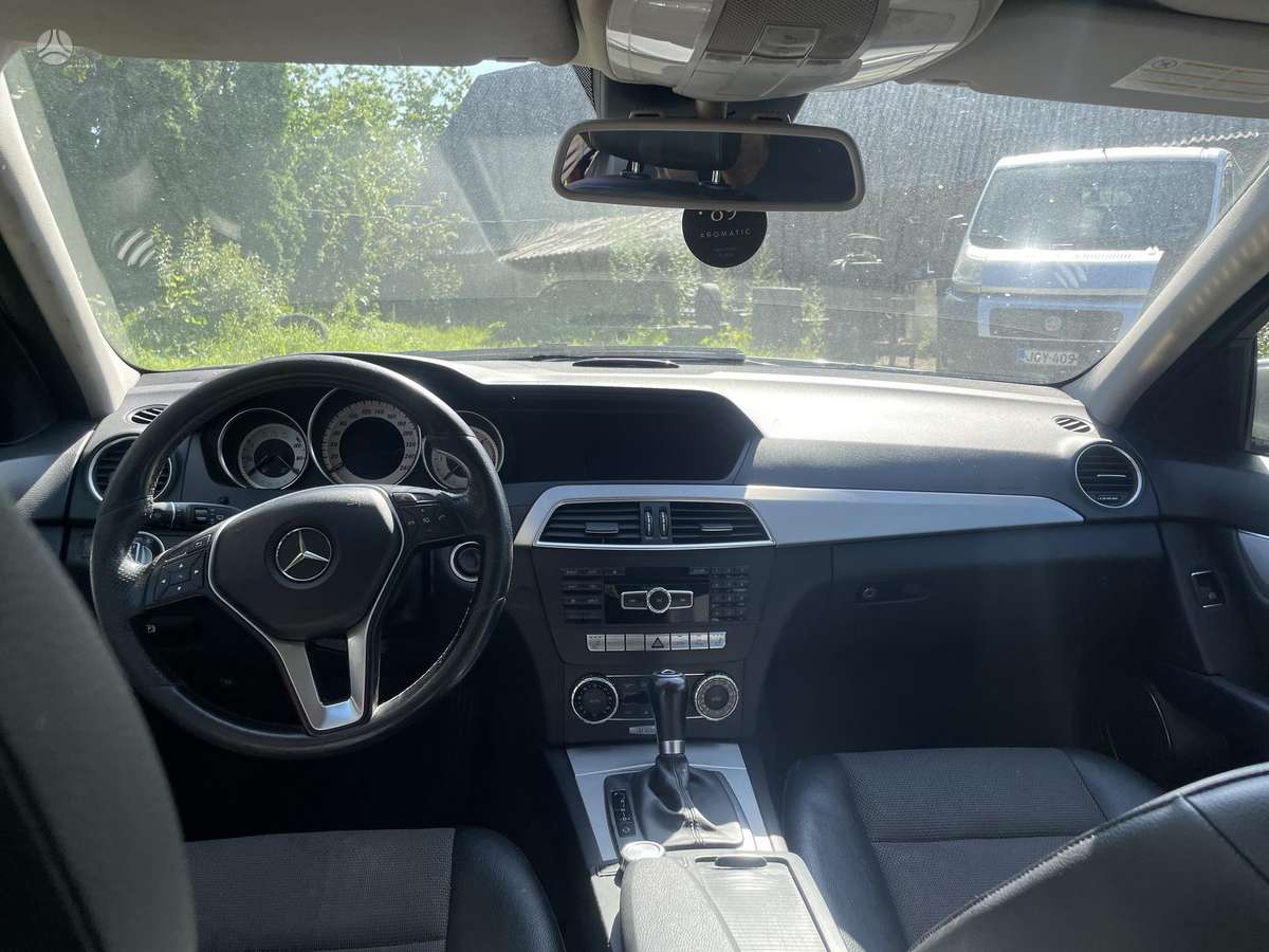 Mercedes-Benz C180 2013 — photo 7