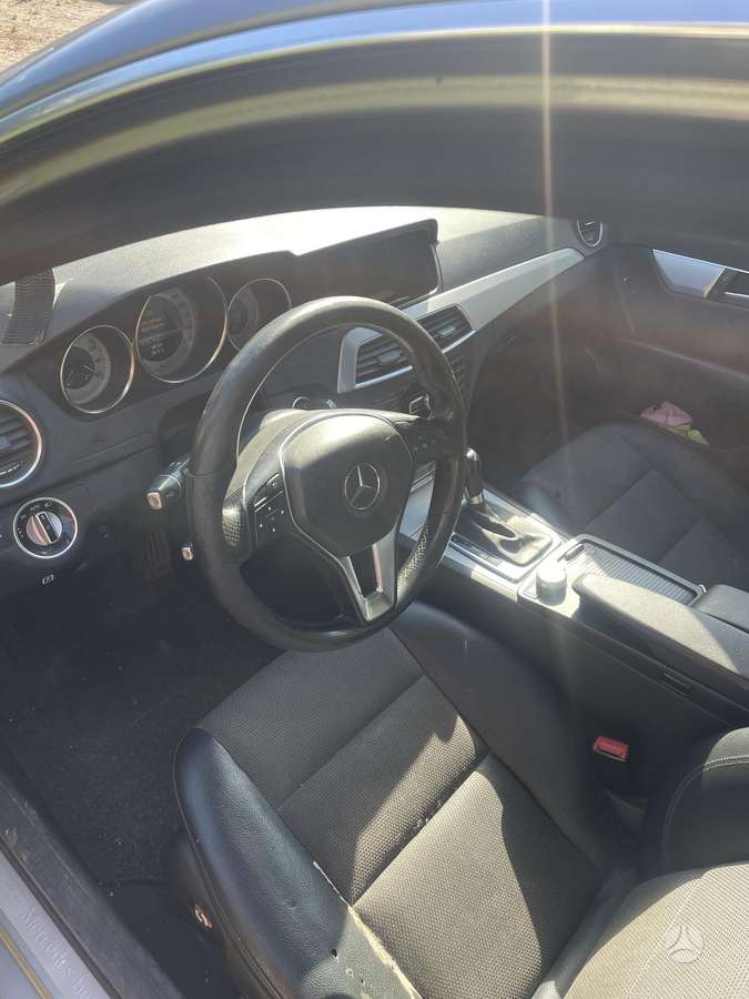 Mercedes-Benz C180 2013 — photo 8