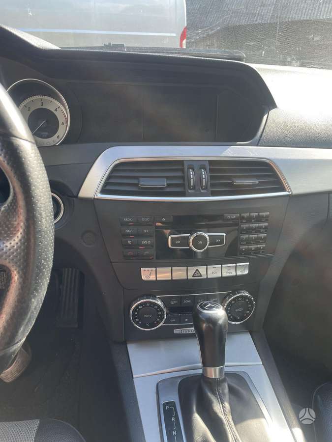 Mercedes-Benz C180 2013 — photo 9