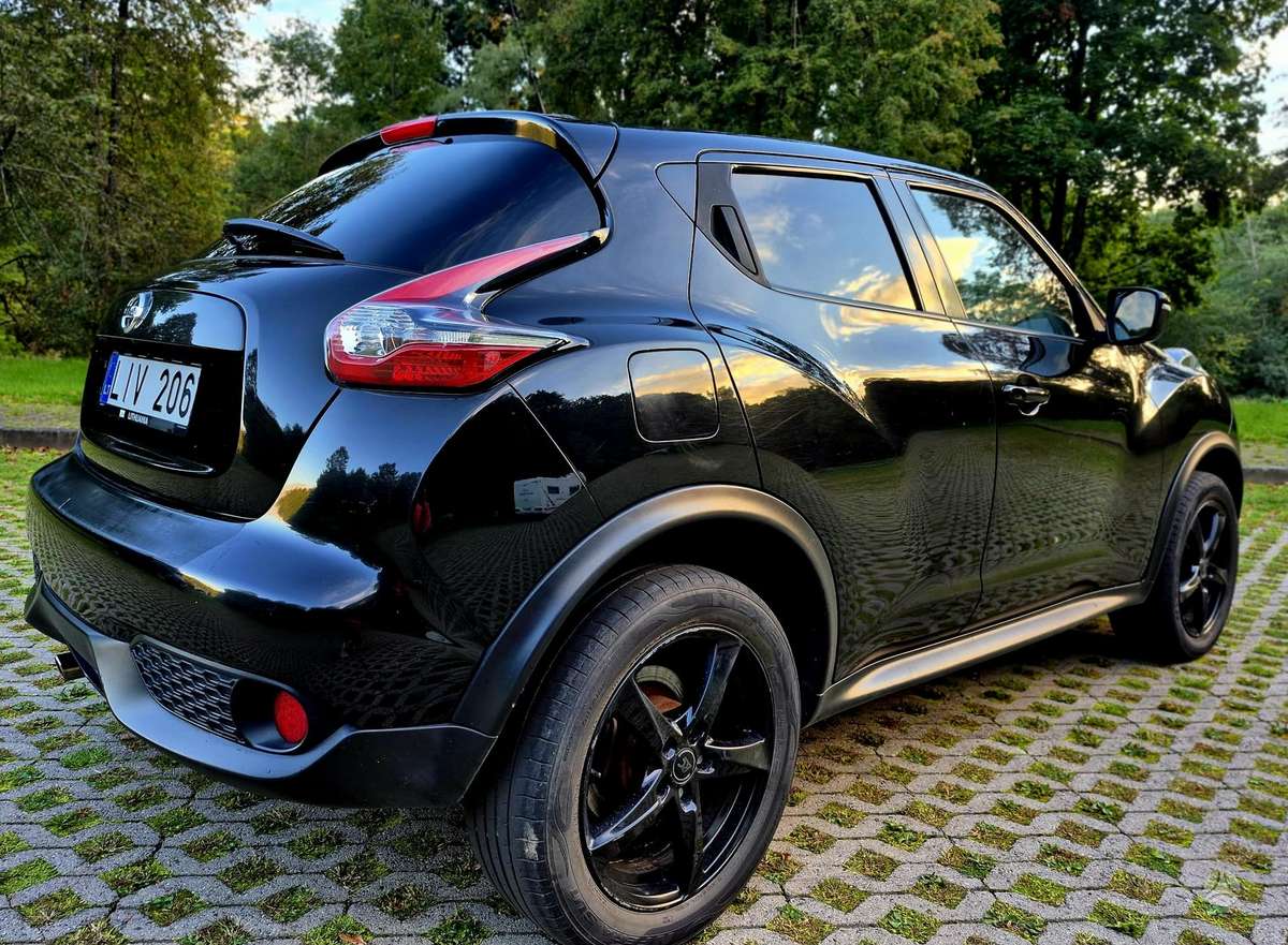 Nissan Juke 2015 — rear view