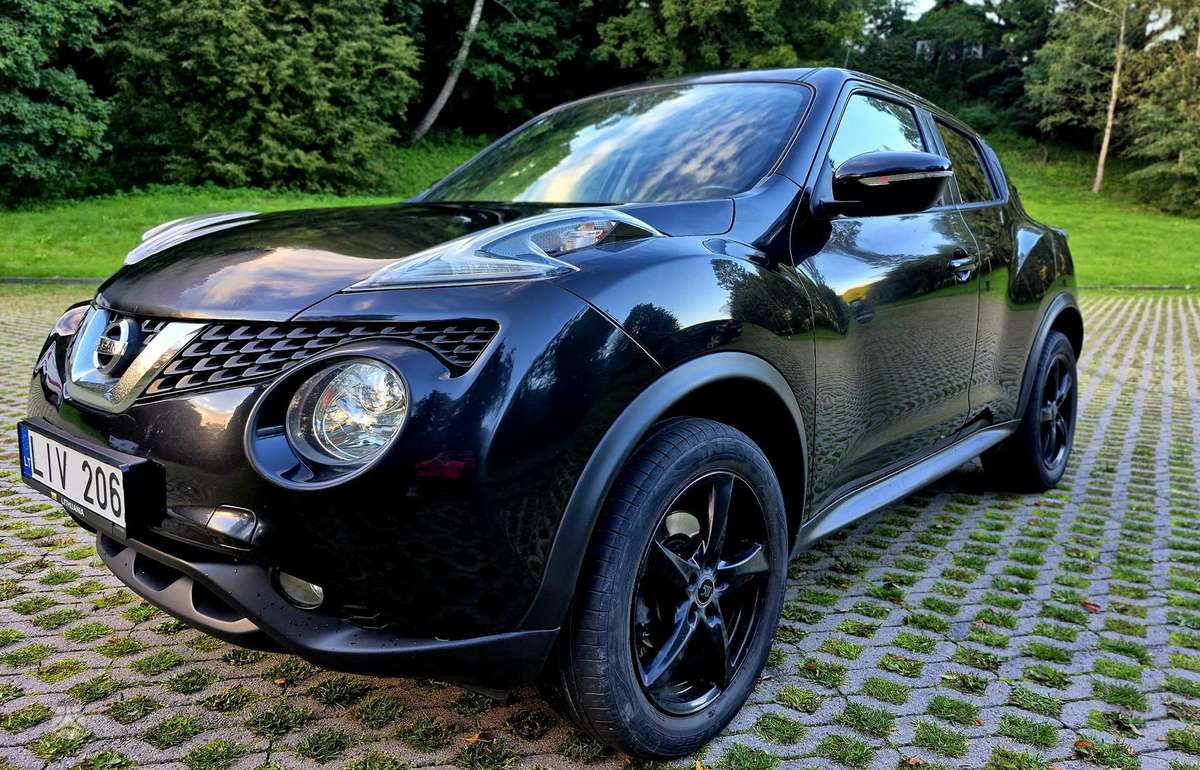 Nissan Juke 2015 — interior