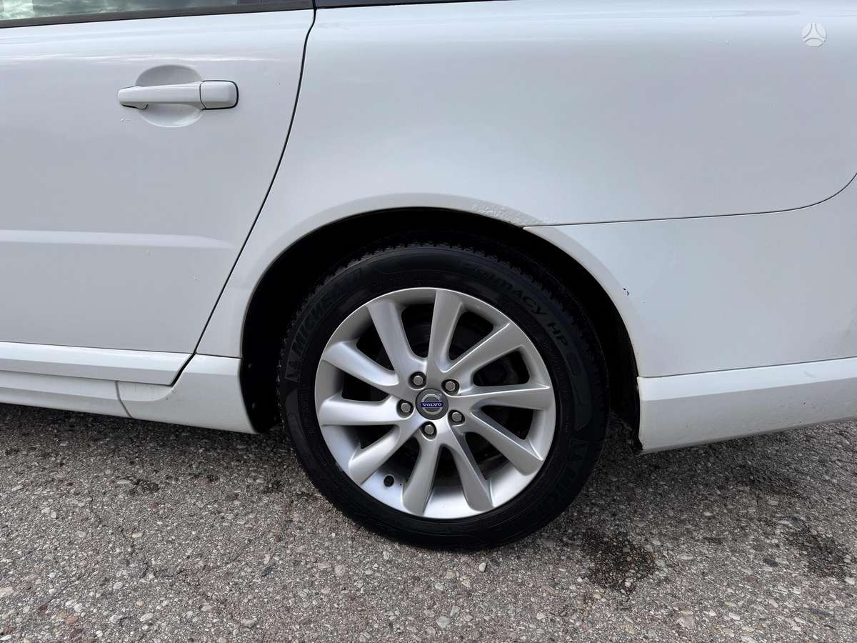 Volvo V70 2010 — photo 10