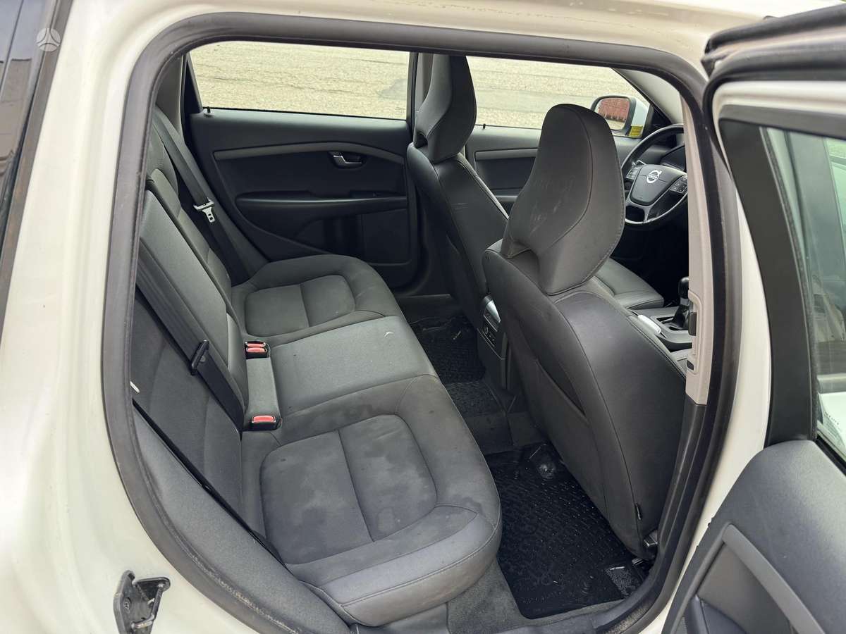 Volvo V70 2010 — photo 18