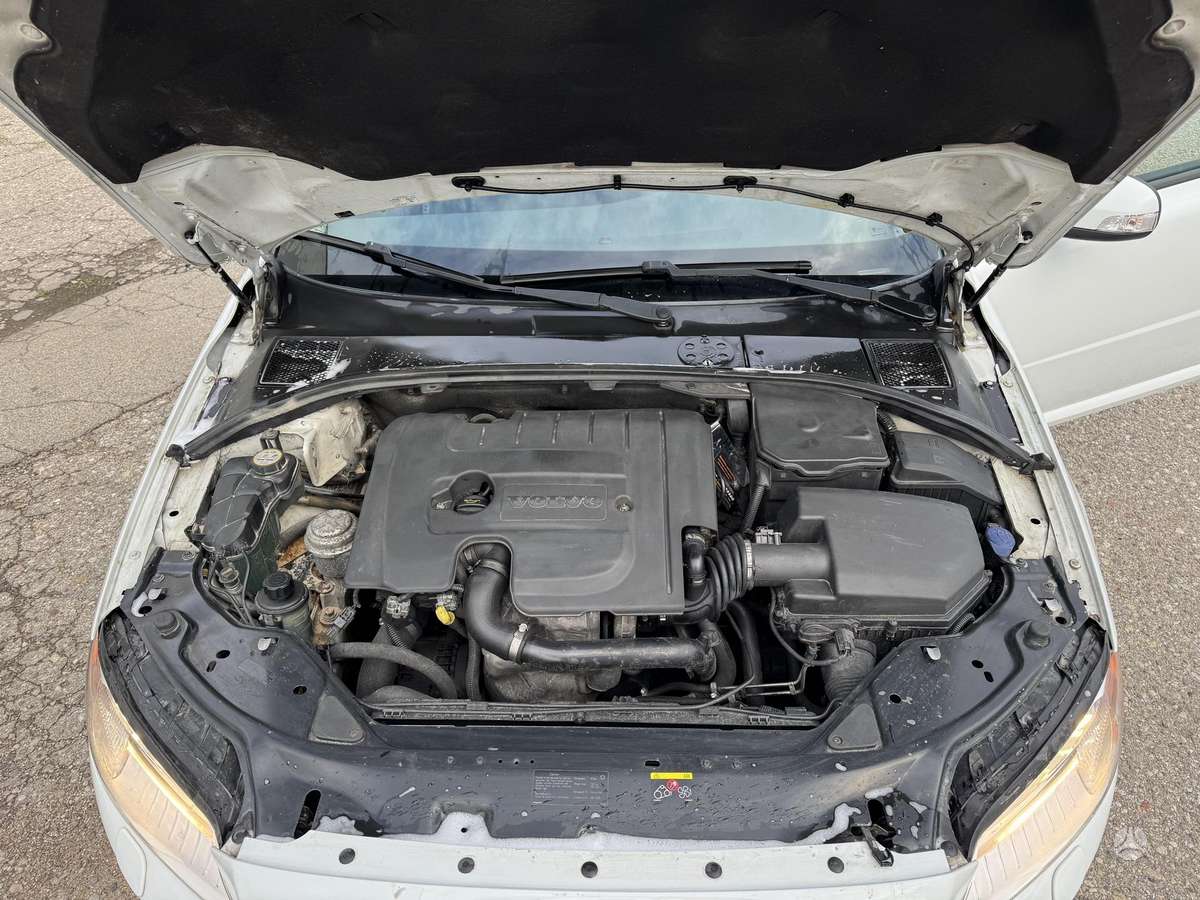 Volvo V70 2010 — photo 25
