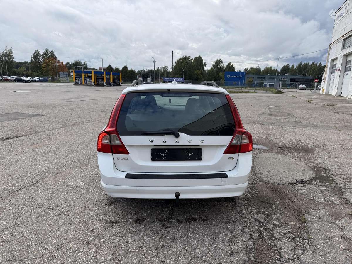 Volvo V70 2010 — engine 1560 cm³, 109 HP (80kW)