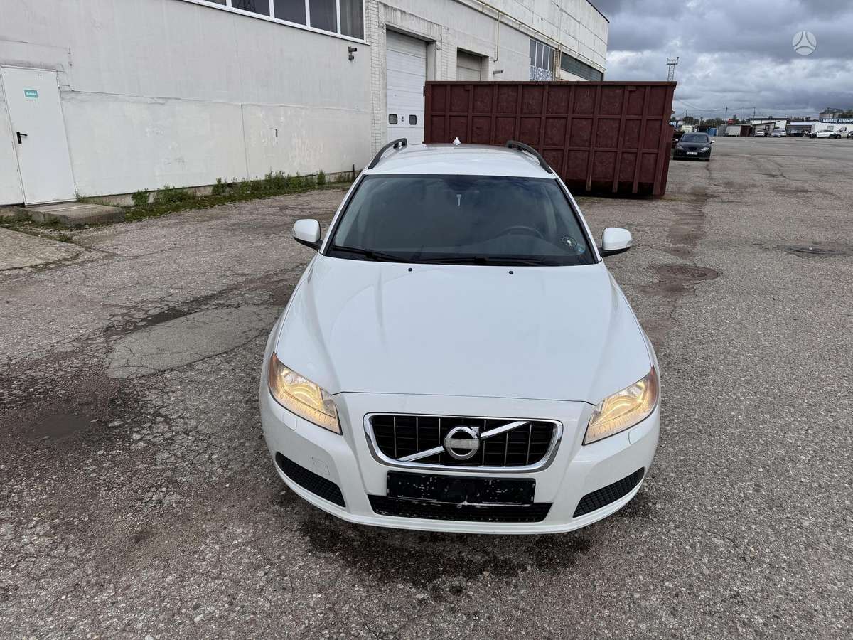 Volvo V70 2010 — photo 8