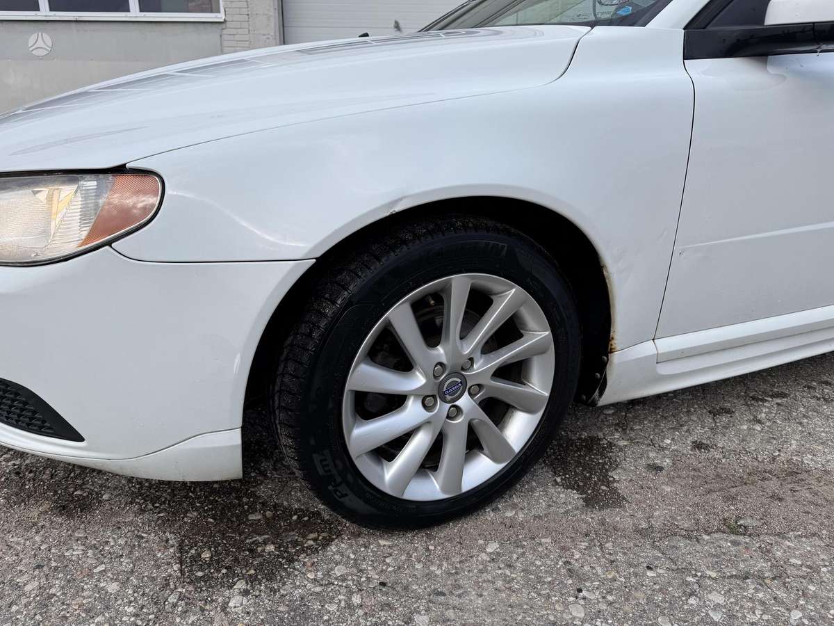 Volvo V70 2010 — photo 9
