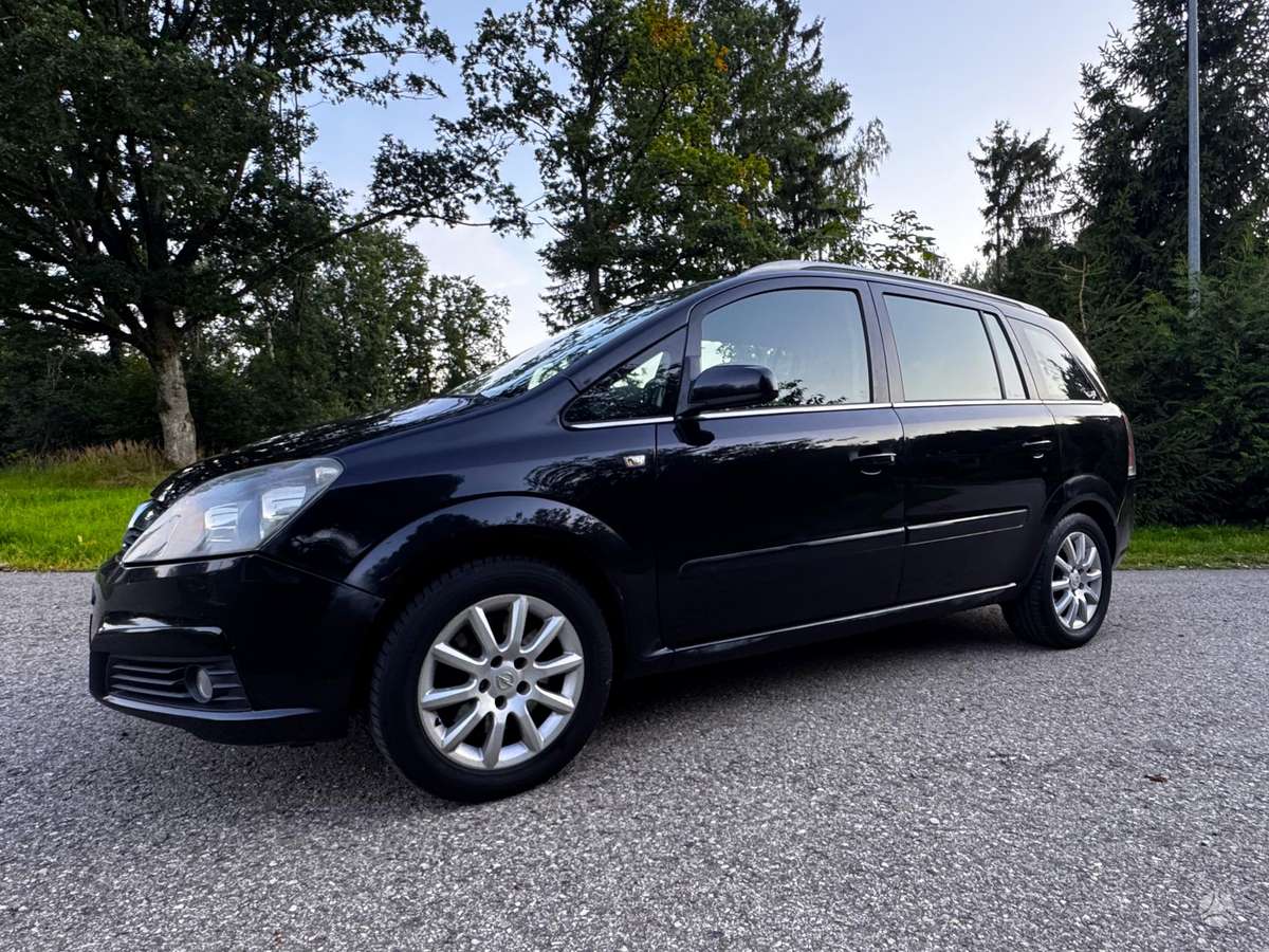 Opel Zafira 2007 — вигляд ззаду