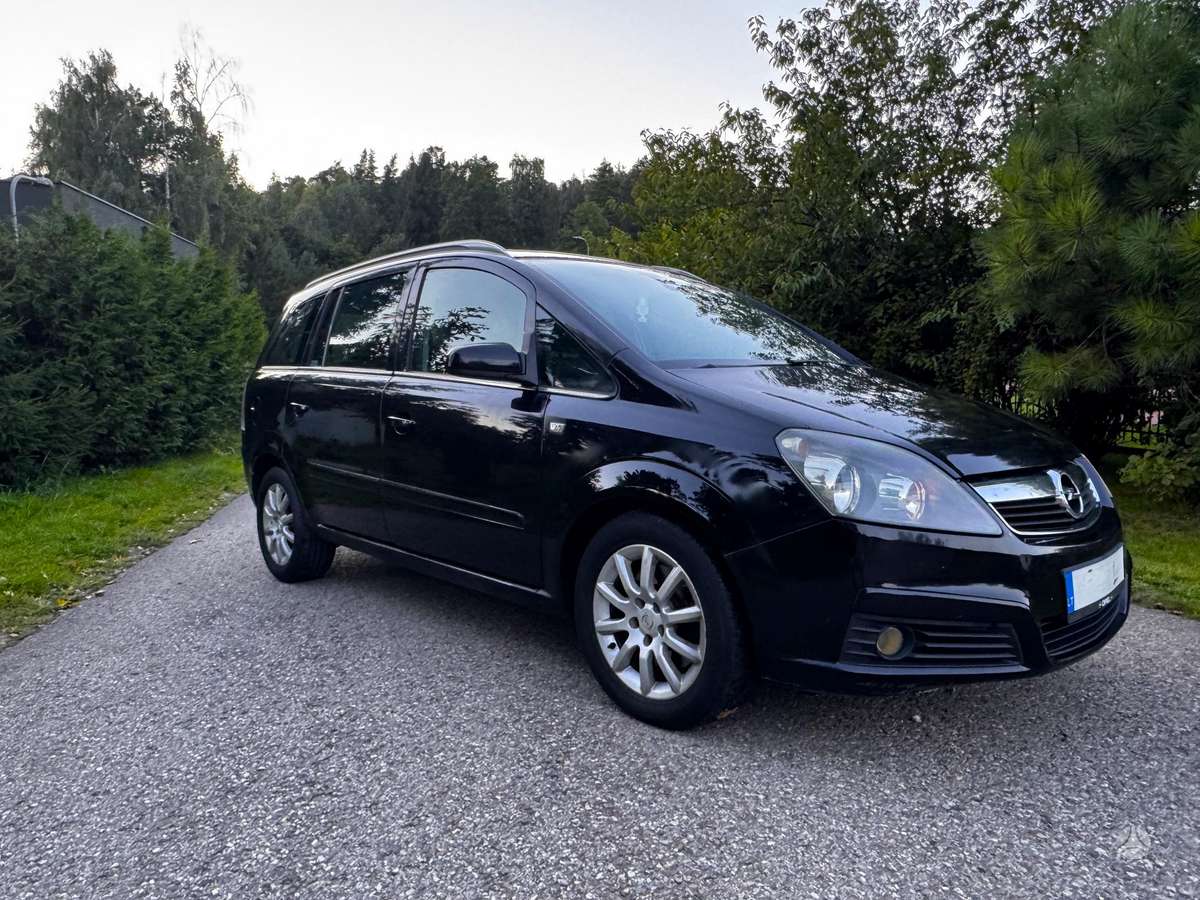 Opel Zafira 2007 — салон