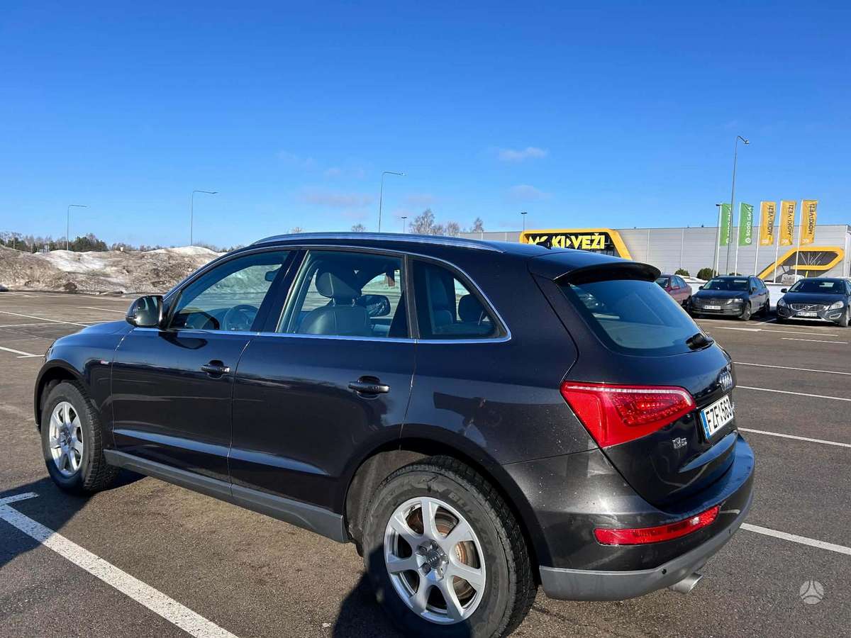 Audi Q5 2008 — rear view