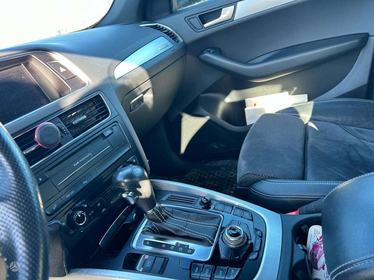 Audi Q5 2008 — interior