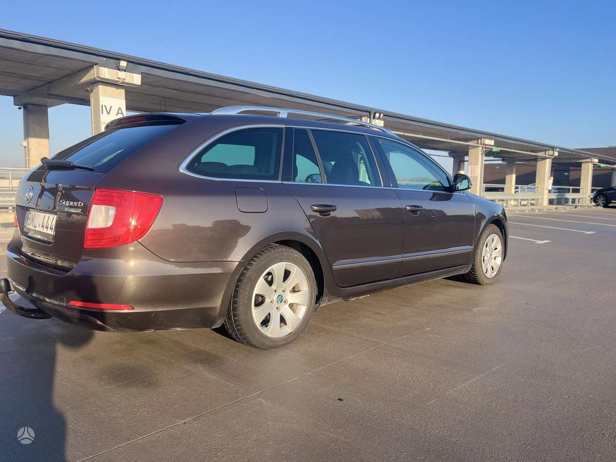 Skoda Superb 2011 — двигун 1598 cm³, 105 HP (77kW)