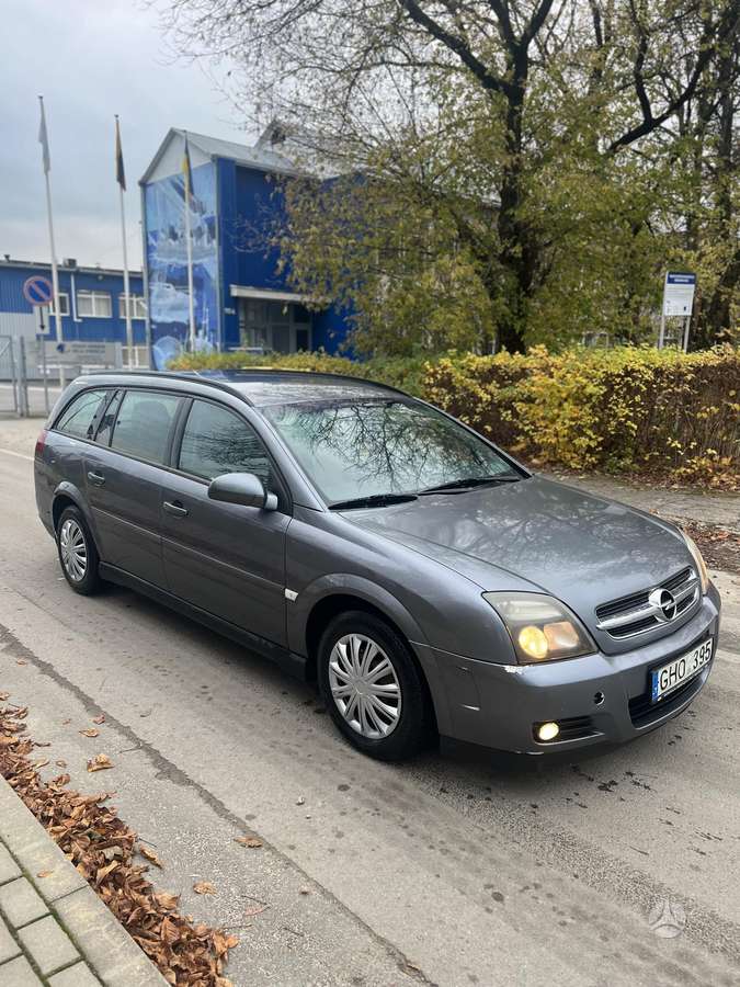 Opel Vectra 2005 — rear view