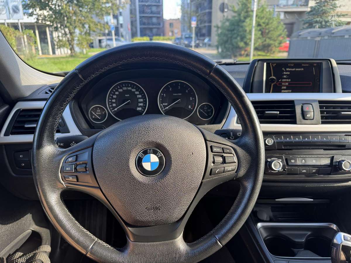 BMW 318 2013 — photo 10