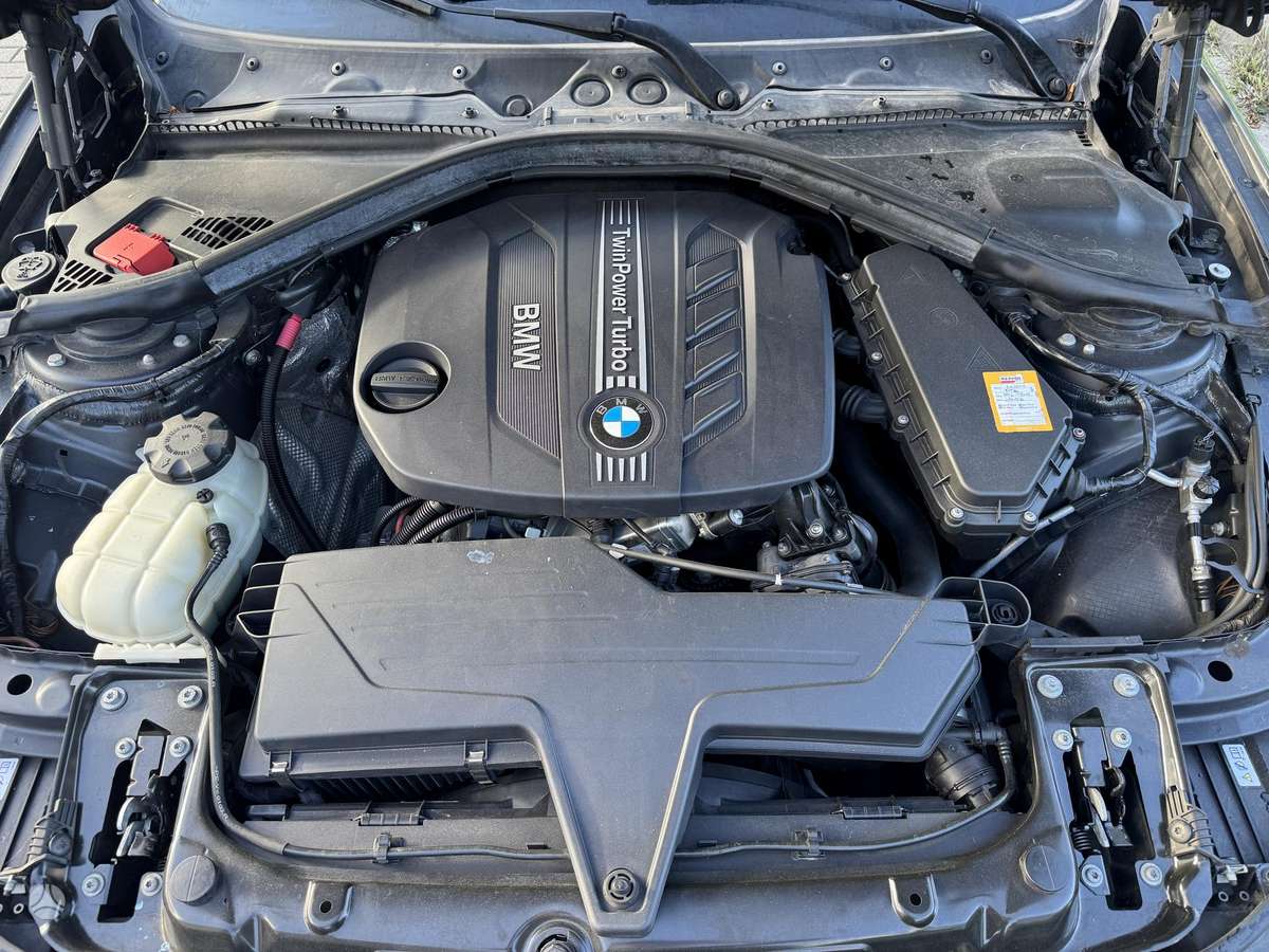 BMW 318 2013 — photo 11