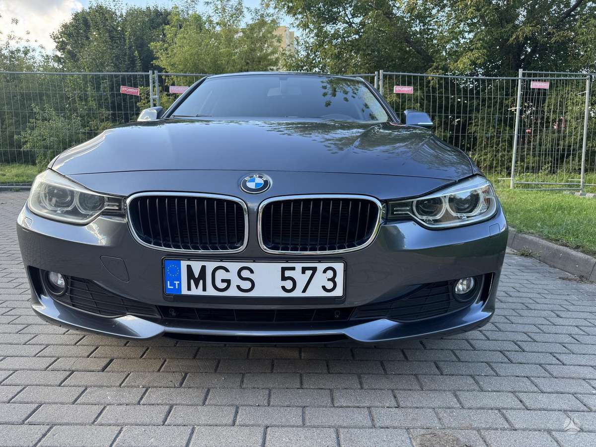 BMW 318 2013 — rear view