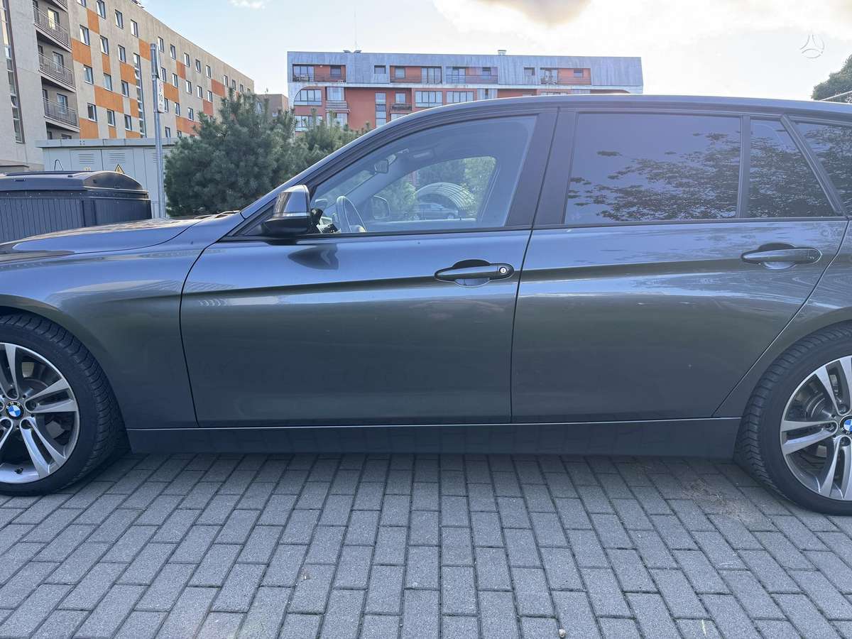 BMW 318 2013 — interior