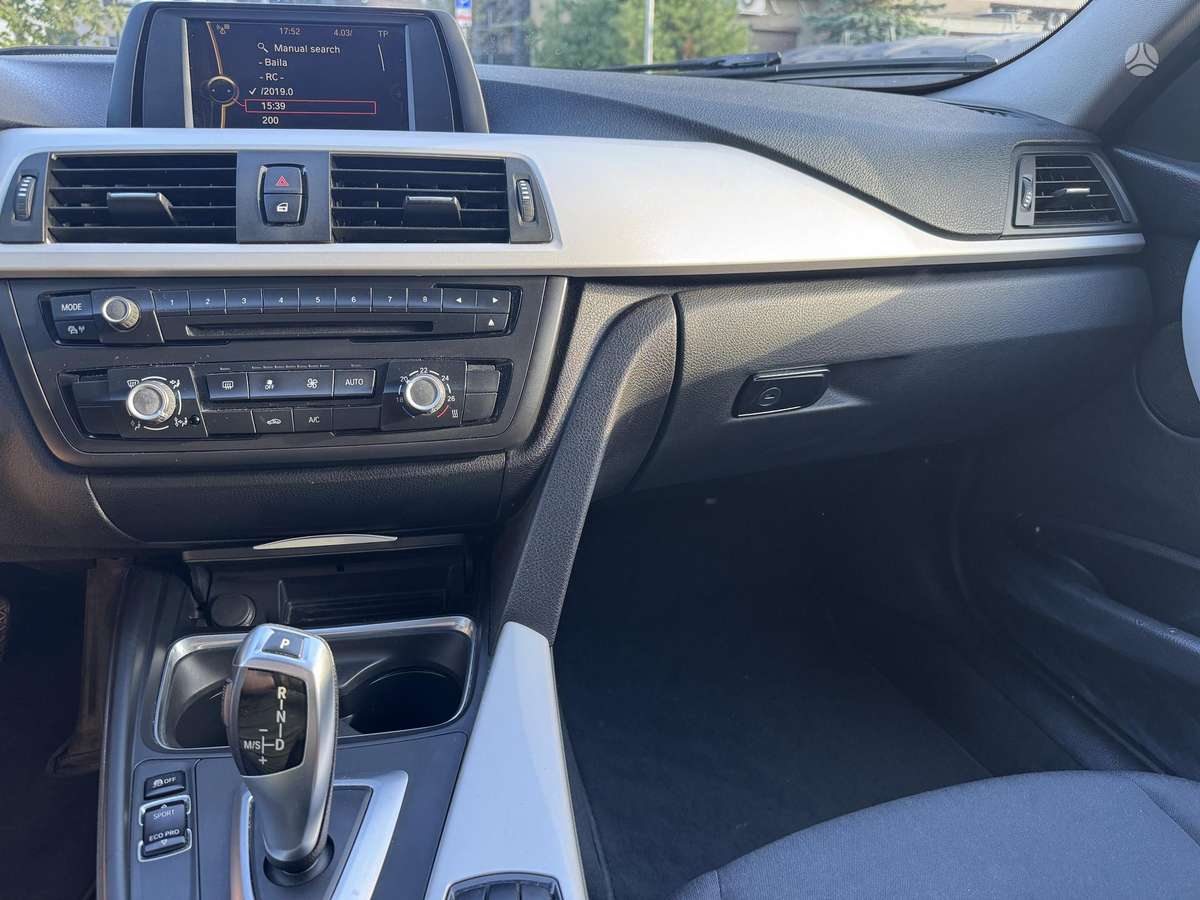 BMW 318 2013 — photo 8