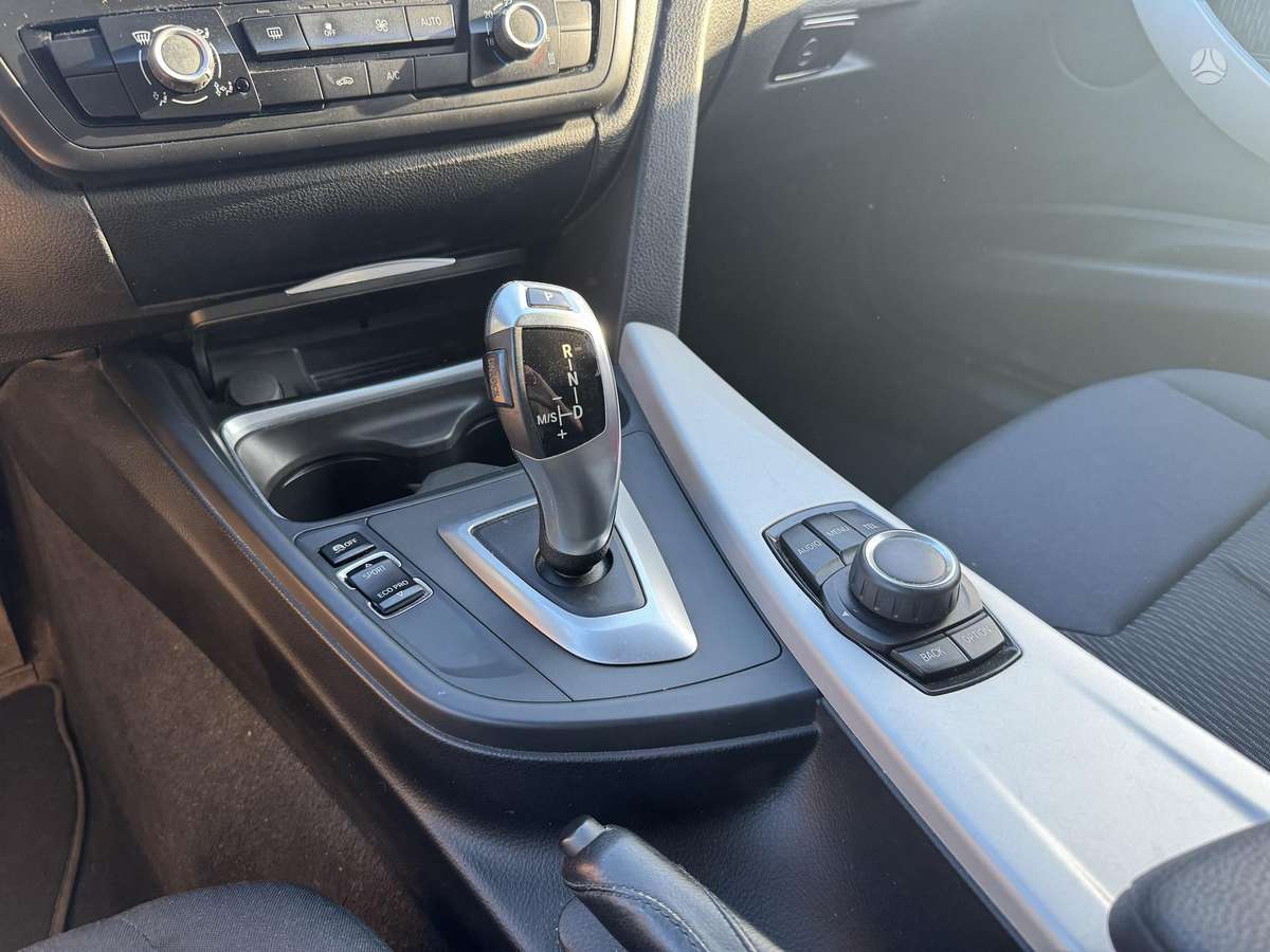 BMW 318 2013 — photo 9