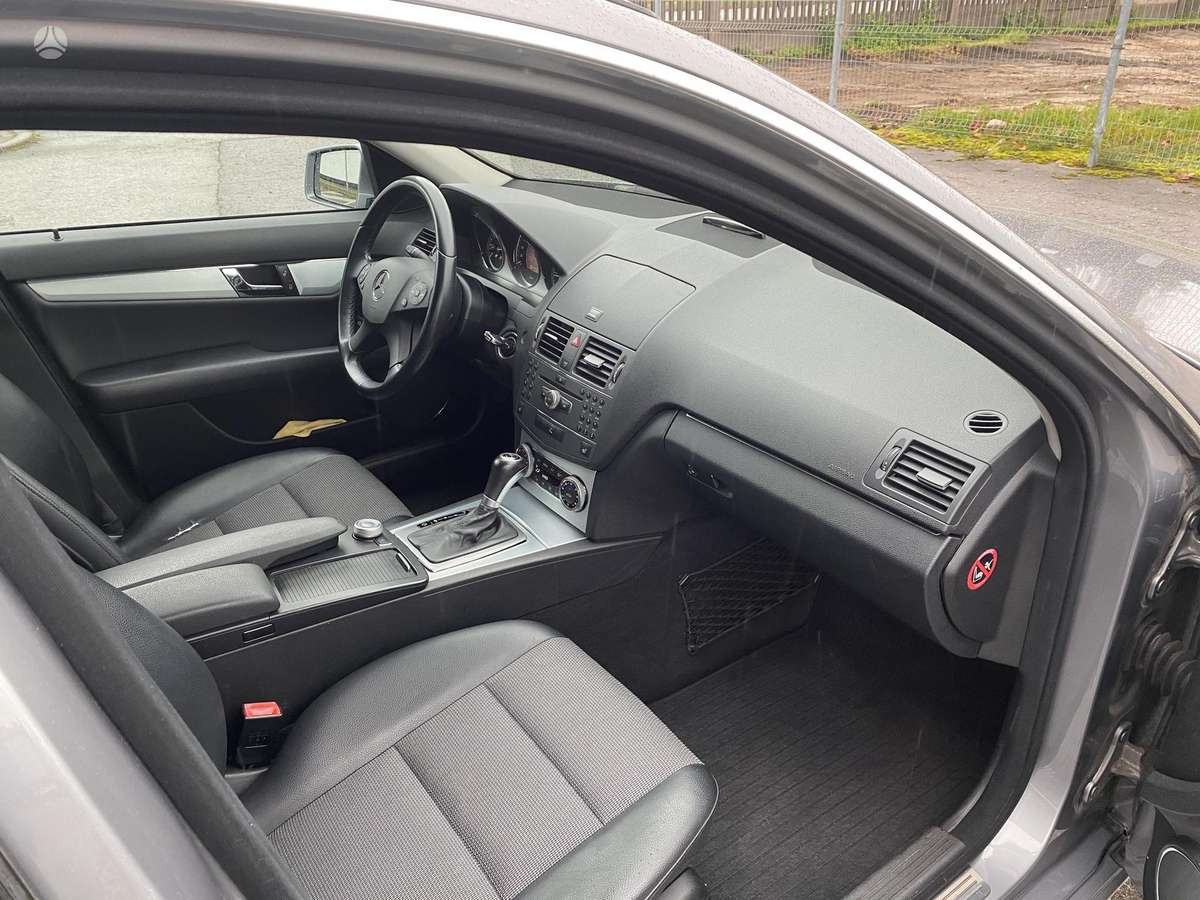 Mercedes-Benz C220 2009 — photo 10