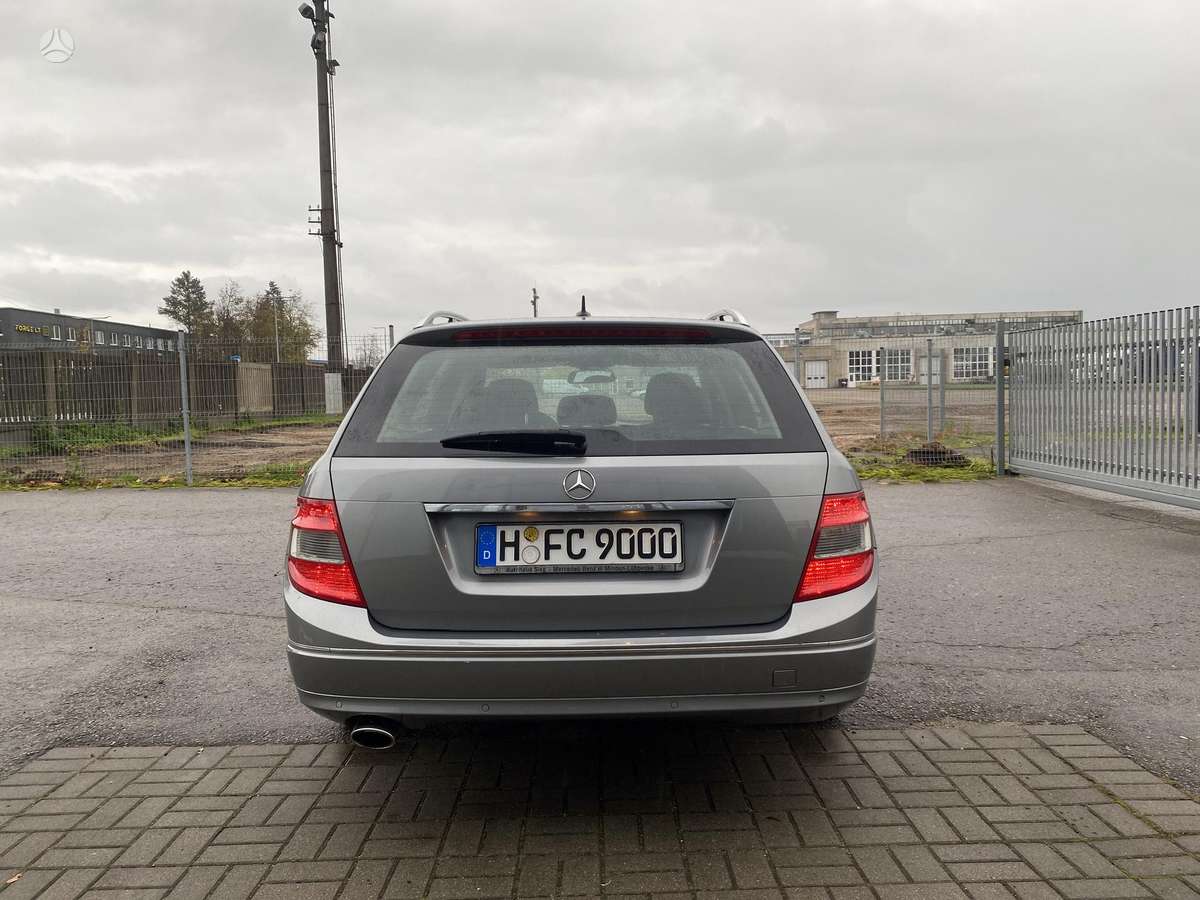 Mercedes-Benz C220 2009 — photo 11