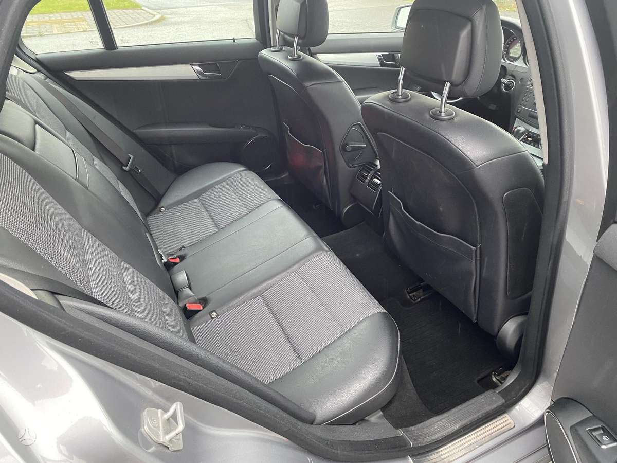 Mercedes-Benz C220 2009 — photo 12