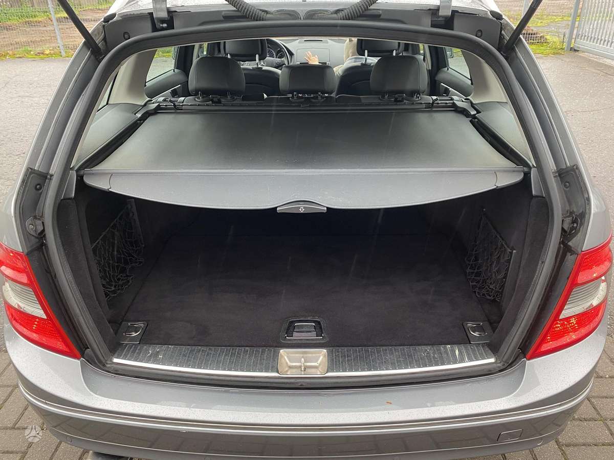 Mercedes-Benz C220 2009 — photo 13