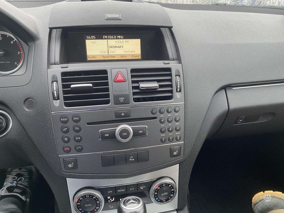 Mercedes-Benz C220 2009 — photo 17