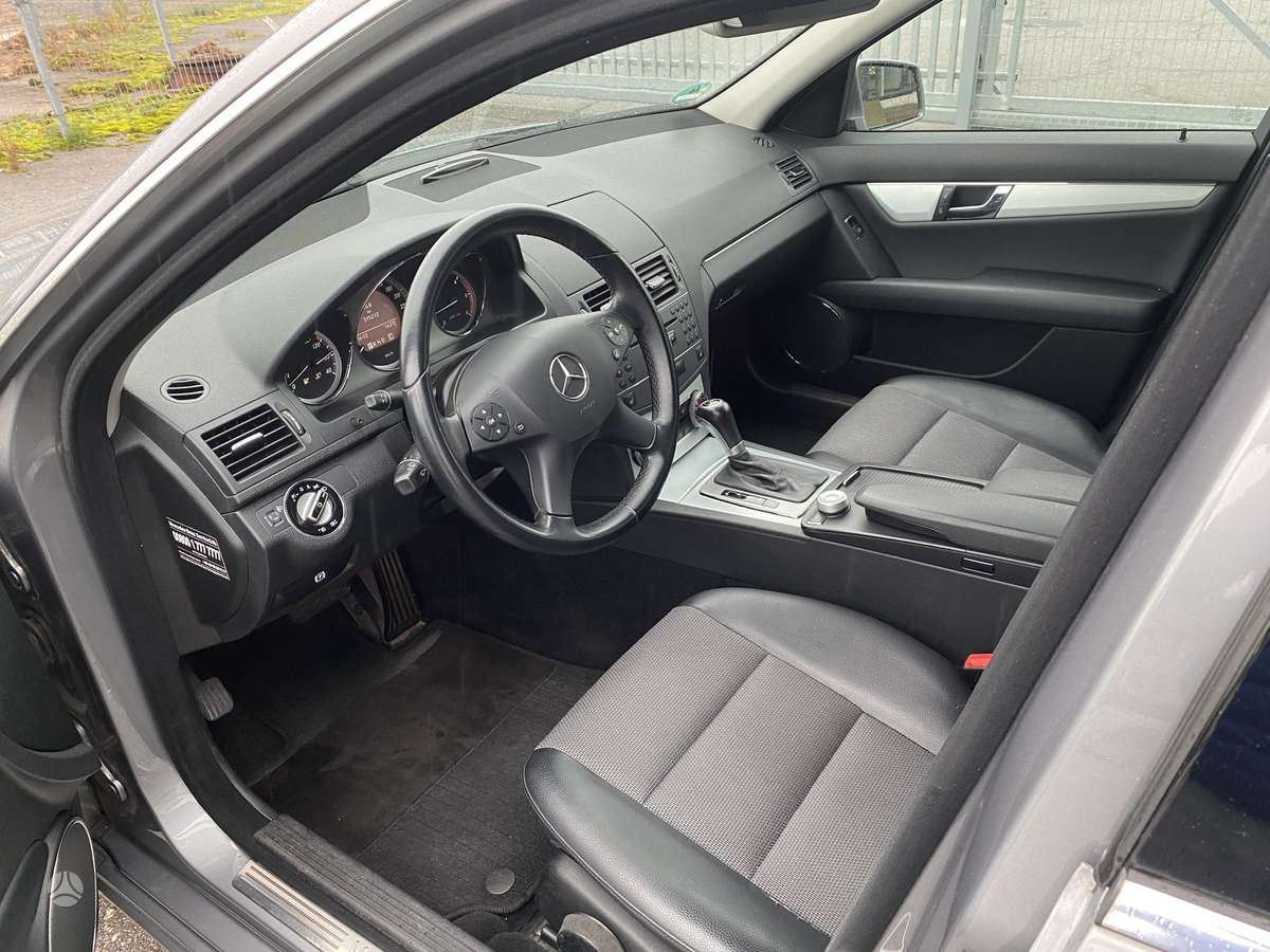 Mercedes-Benz C220 2009 — photo 8
