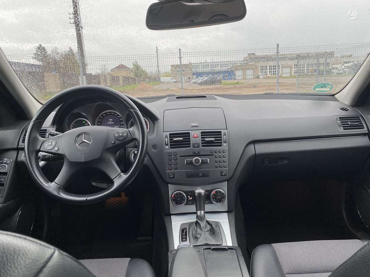 Mercedes-Benz C220 2009 — photo 9