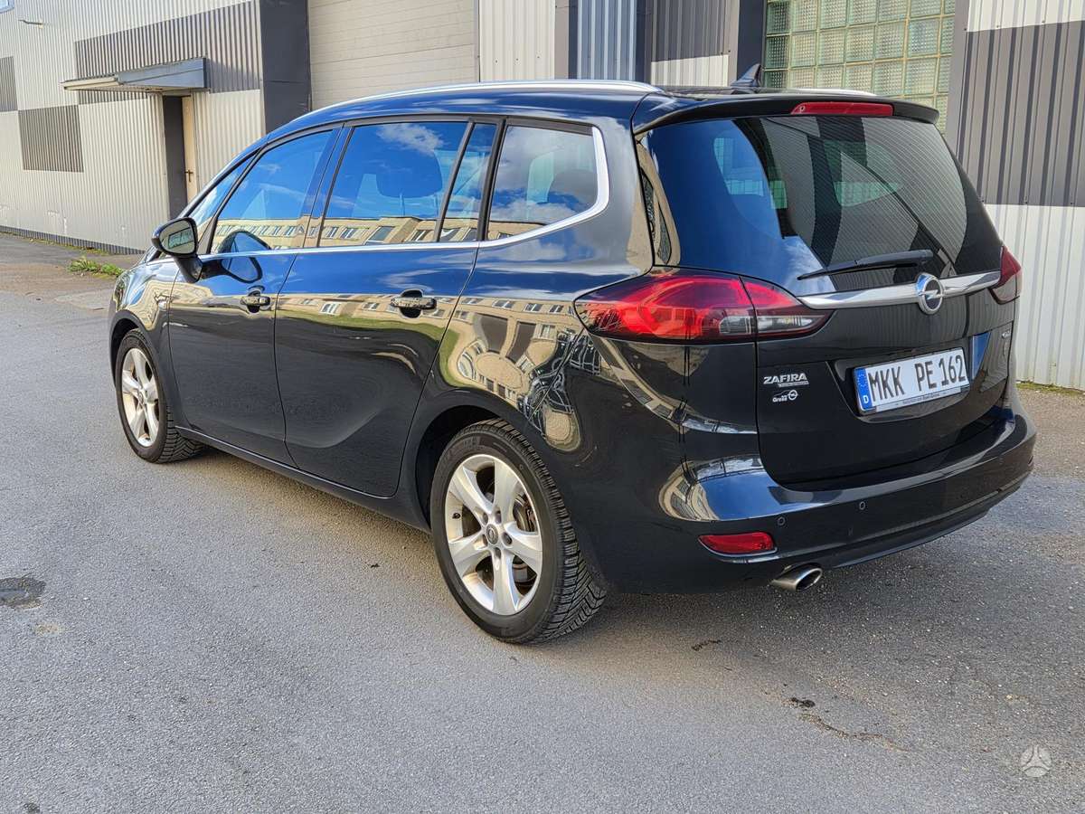 Opel Zafira 2014 — interior