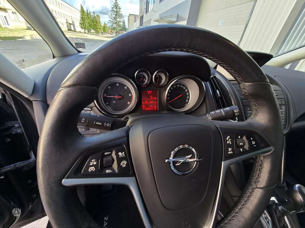 Opel Zafira 2014 — photo 9