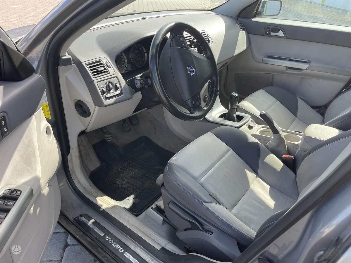Volvo V50 2006 — photo 18