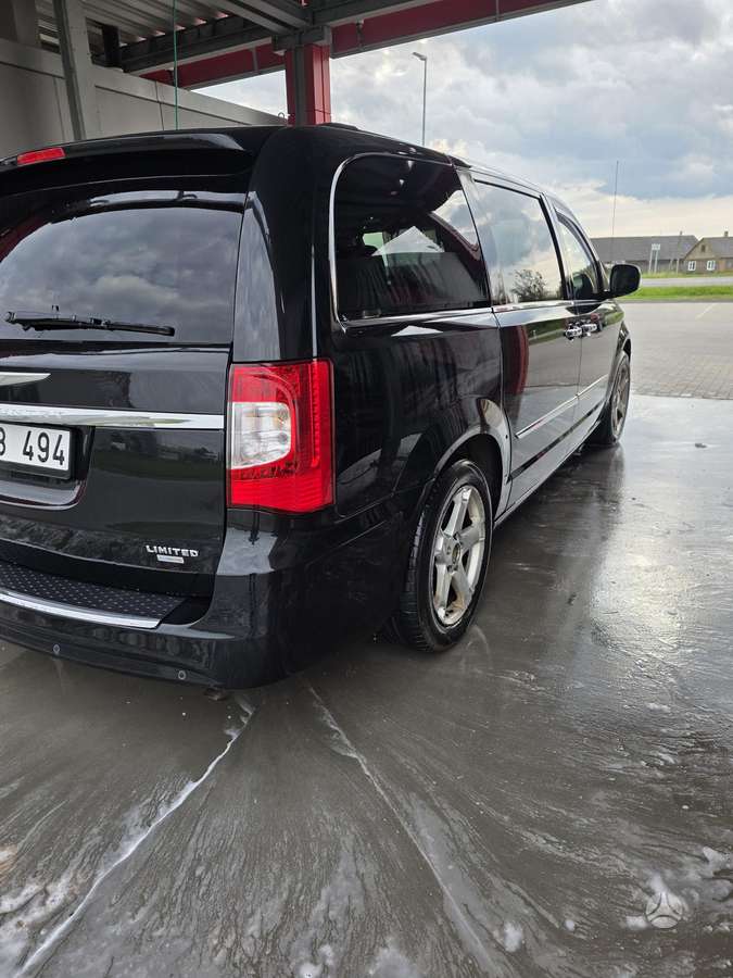 Chrysler Town 2013 — двигун 3605 cm³, 287 HP (211kW)