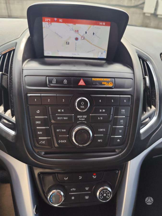 Opel Zafira 2014 — photo 10