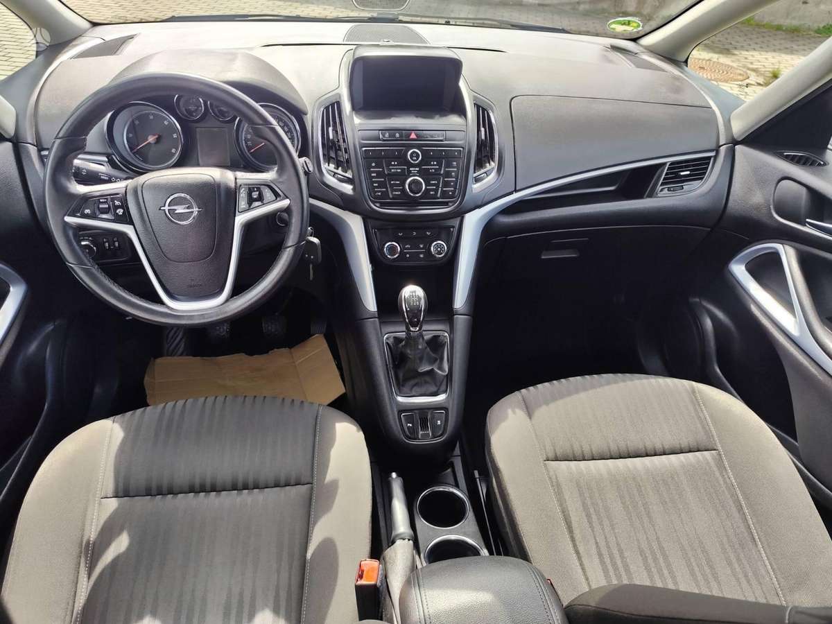 Opel Zafira 2014 — photo 11