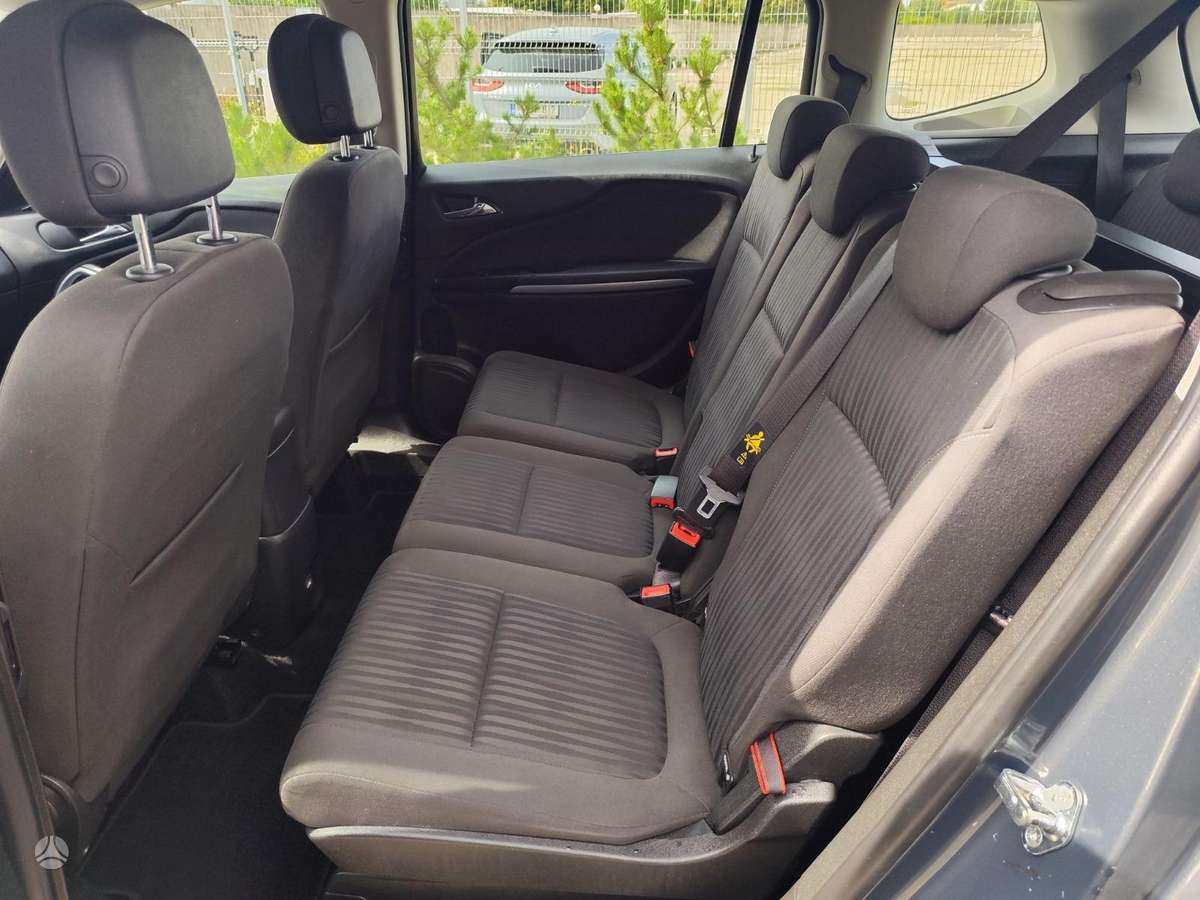 Opel Zafira 2014 — photo 16